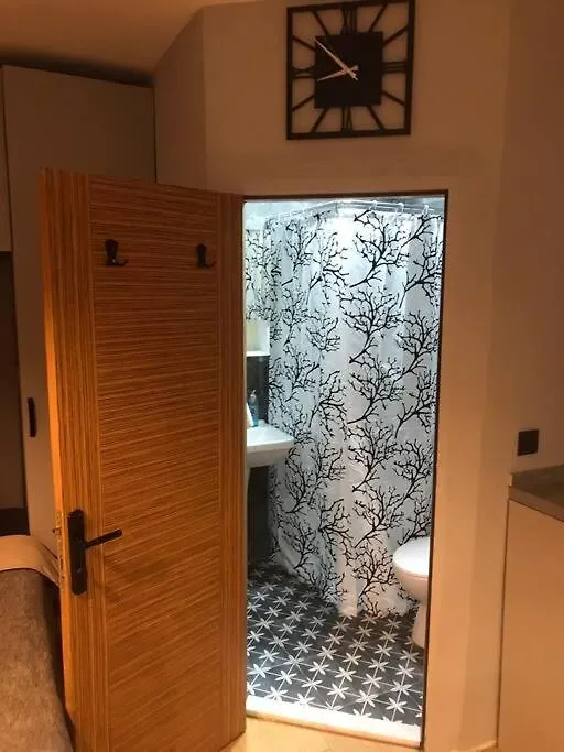 Otel Konforunda Site Ici Guvenlikli Studyo Daire Istanbul Apartment