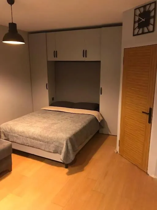 Otel Konforunda Site Ici Guvenlikli Studyo Daire Istanbul